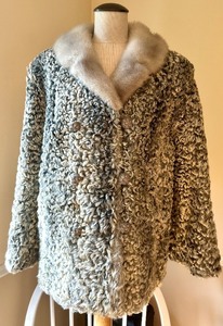 lot 138 image: Vintage Jorges Furs Minneapolis Gray Persian Lamb Coat with Fur Collar