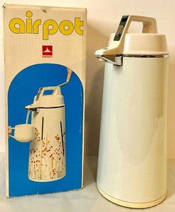 lot 213 image: Everest Airpot Vacuum Coffee Carafe Dispenser with Box