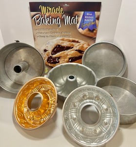 lot 267 image: Collection of 6 Vintage Baking Pans and Miracle Baking Mat
