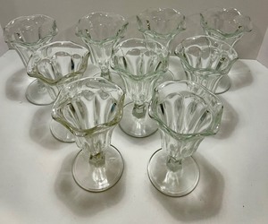 lot 299 image: Set of 9 Glass Ice Cream Sundae Dessert Cups