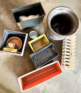 lot 335 image: Mixed Lot of Garden Planters, Decorative Pots, and Planting Accessories