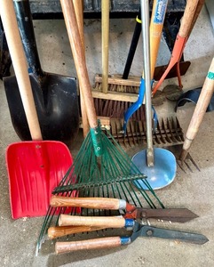 lot 337 image: Collection of Assorted Lawn and Garden Hand Tools