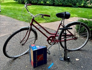 lot 341 image: Schwinn Chicago Vintage Cruiser Bicycle with Giro Helmet and Avenir Pump
