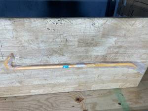 lot 127 image: Python 36 Wrecking Bar (08112510.25)