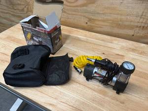 lot 47 image: Pittsburgh 12 Volt, 100 PSI, High volume Air Inflator (08132540)