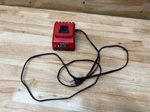 lot 50 image: Bauer 20V 3A Rapid Plus Charger (08132568)