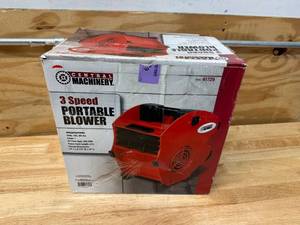 lot 37 image: CENTRAL MACHINERY 3 Speed Portable Blower (08132565)