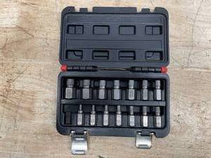 lot 216 image: ICON Multispline Screw Extractor Set, 15-Piece (08142540)