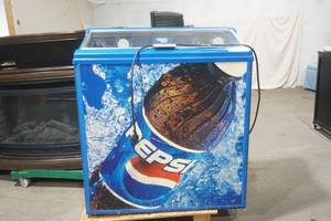 lot 2 image: Pepsi bottle cooler