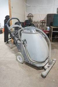 lot 8 image: Advance Sprite Air Scoop 12, 16 - Floor Cleaner