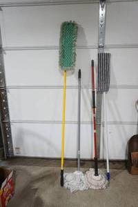 lot 13 image: Mops & Floor Dust Mops