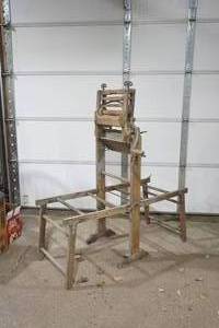 lot 27 image: Antique Laundry Station