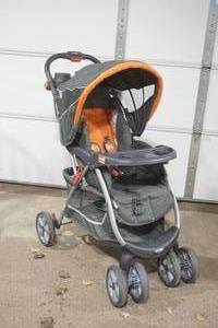 lot 28 image: BabiesRus Stroller