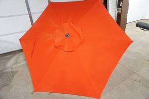 lot 31 image: Red Beach Umbrella