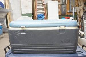 lot 32 image: Igloo Cooler size XL