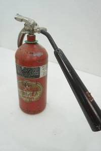 lot 50 image: Vintage General Quick Aid Fire Guard Sno Fog Fire Extinguisher - FULL