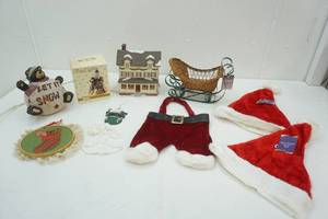 lot 119 image: Holiday Decor
