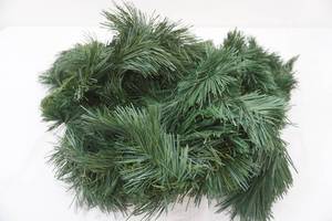 lot 120 image: Green Garland