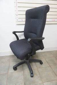 lot 417 image: Black Adjustable Office Chair