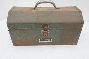 lot 153 image: Belcamp tool box