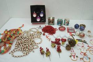 lot 172 image: Lot of Christmas Decor and Ornaments
