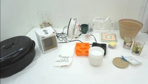 lot 176 image: Kitchen and Laundry Variety Lot
