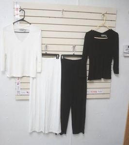 lot 208 image: Womens Chicos Travelers Outfits (size 0) black & white