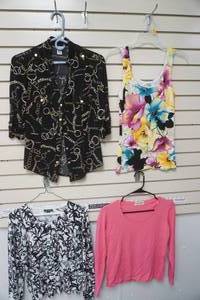 lot 209 image: Womens Tops (4ct)