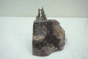 lot 253 image: Purple Mineral Rock