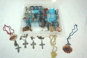 lot 259 image: Jewelry and Organizer