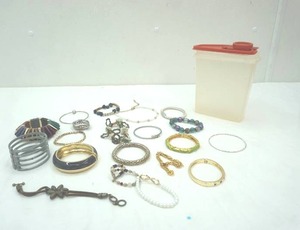 lot 266 image: Jewelry Lot Bracelets