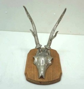 lot 296 image: Metal Horns Wall Hanging