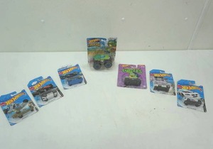 lot 318 image: Hot Wheels New in Packaging (7ct)