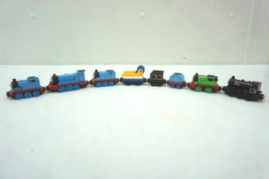lot 319 image: Thomas the Train magnet Train cars