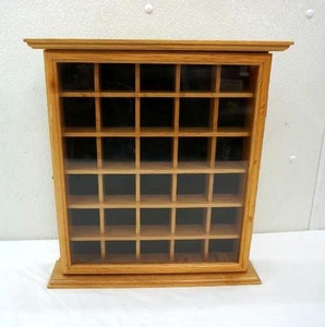 lot 321 image: Pool Ball Display Box
