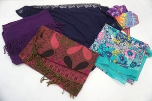 lot 324 image: 5 Scarves