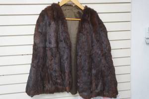 lot 355 image: Vintage Fur (Mink) Cape