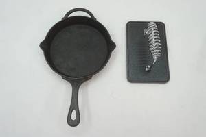 lot 384 image: 8 Cast Iron Pan & Cast Iron Press