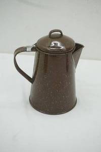 lot 388 image: Brown Enamelware Coffee Pot wlid 6.5 tall