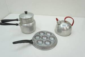 lot 394 image: Vintage Aluminum Kitchenware