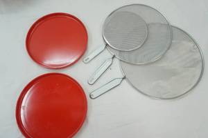 lot 395 image: Grease Screens-3 Sizes, and 2 Heller Dinner plates