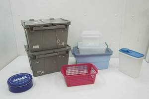 lot 403 image: Small Storage Totes with lids