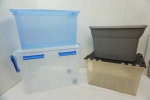 lot 404 image: 4 Totes With Lids