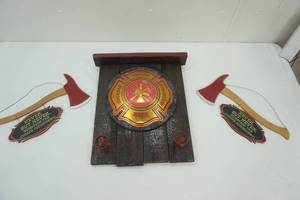 lot 405 image: Firefighter Maltese Cross & Wooden Decor