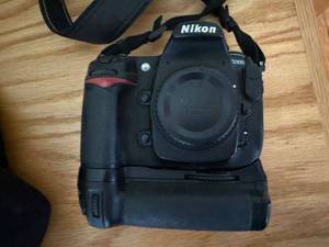 lot 14 image: Nikon D300 DSLR Camera Body with Vertical Battery Grip and Carrying Bag