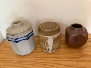 lot 40 image: Set of 3 Signed Studio Pottery Jars and Vases
