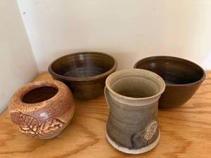 lot 43 image: Set of 4 Studio Art Pottery Bowls and Cups Signed by Artists