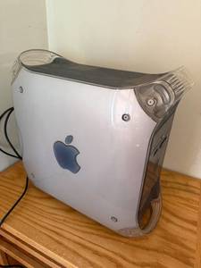 lot 54 image: Apple Power Mac G4 Graphite Tower Desktop Computer