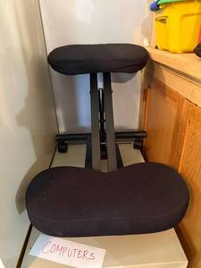 lot 55 image: Black Ergonomic Kneeling Office Chair with Cushioned Pads