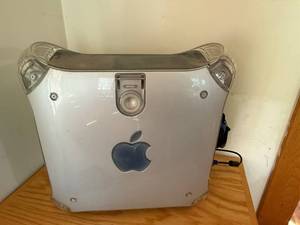 lot 57 image: Apple Power Mac G4 Tower Desktop Computer with Cables